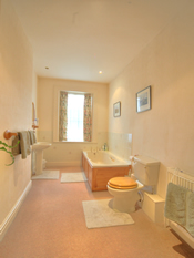 Bathrooms at Fords Farm bed and breakfast Ewelme Oxfordshire Bathrooms at Fords Farm bed and breakfast Ewelme Oxfordshire