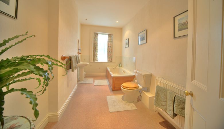 Bathroom at B&B near Henley-on-Thames