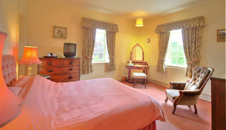 Double bedroom at bed and breakfast near Henley-on-Thames